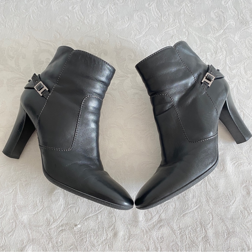 Tod's black leather side zip ankle boots